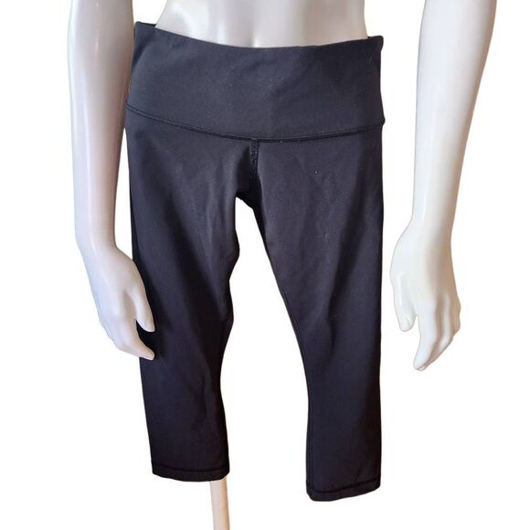 Lululemon Black Capri Leggings (6) - Picture 2 of 5